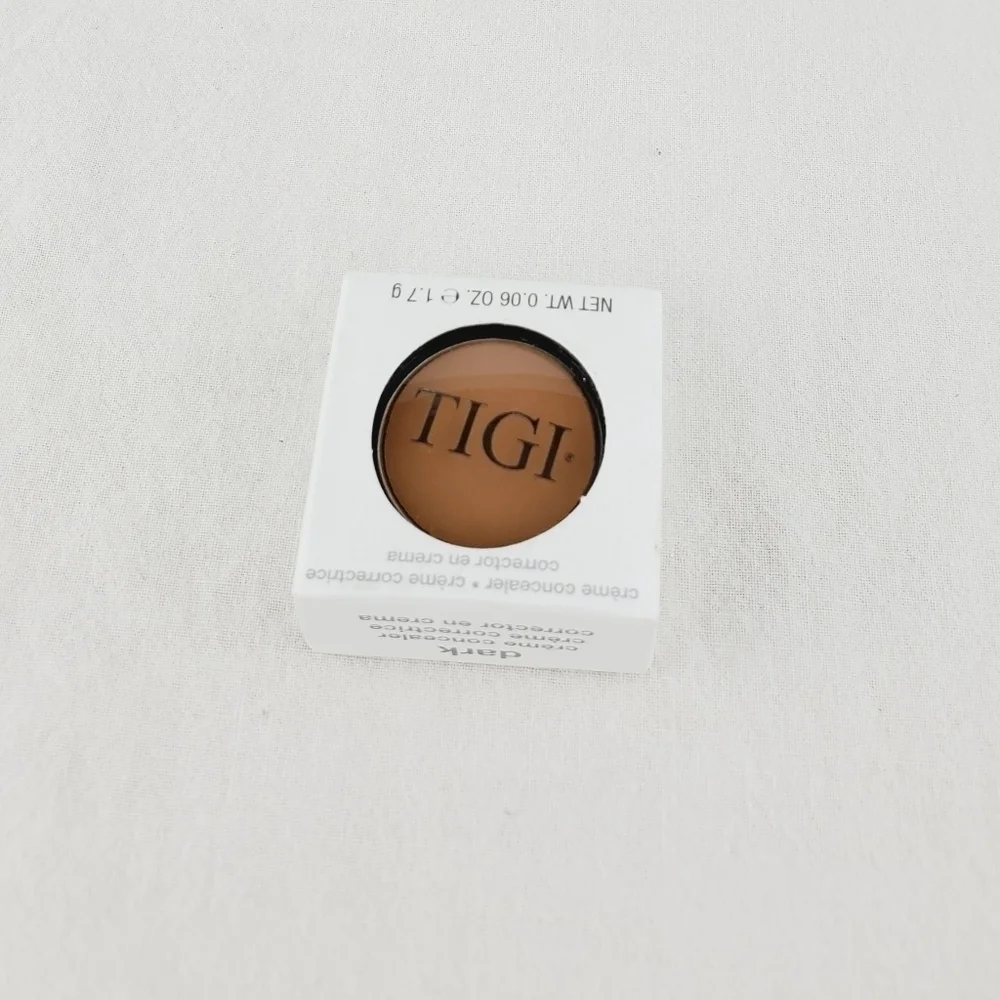 LAST ONE ❤️ TIGI cream concealer shade Dark